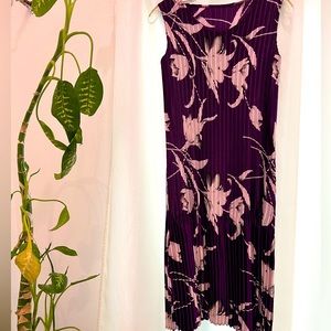 Collection  Dress White/Purple Floral Accordion Pleats Sleeveless Dress Size M